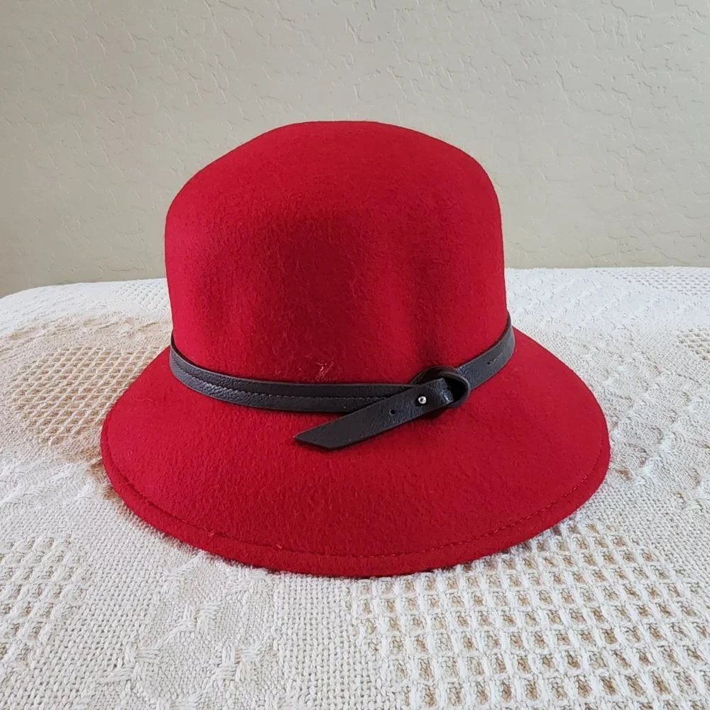 Brilliant Red 100% Wool Cloche Bell Hat Brown Faux Lether Trim Classic Classy